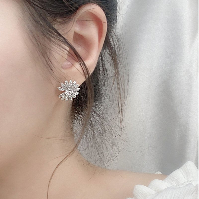 Kiara Flower Stud Earrings2