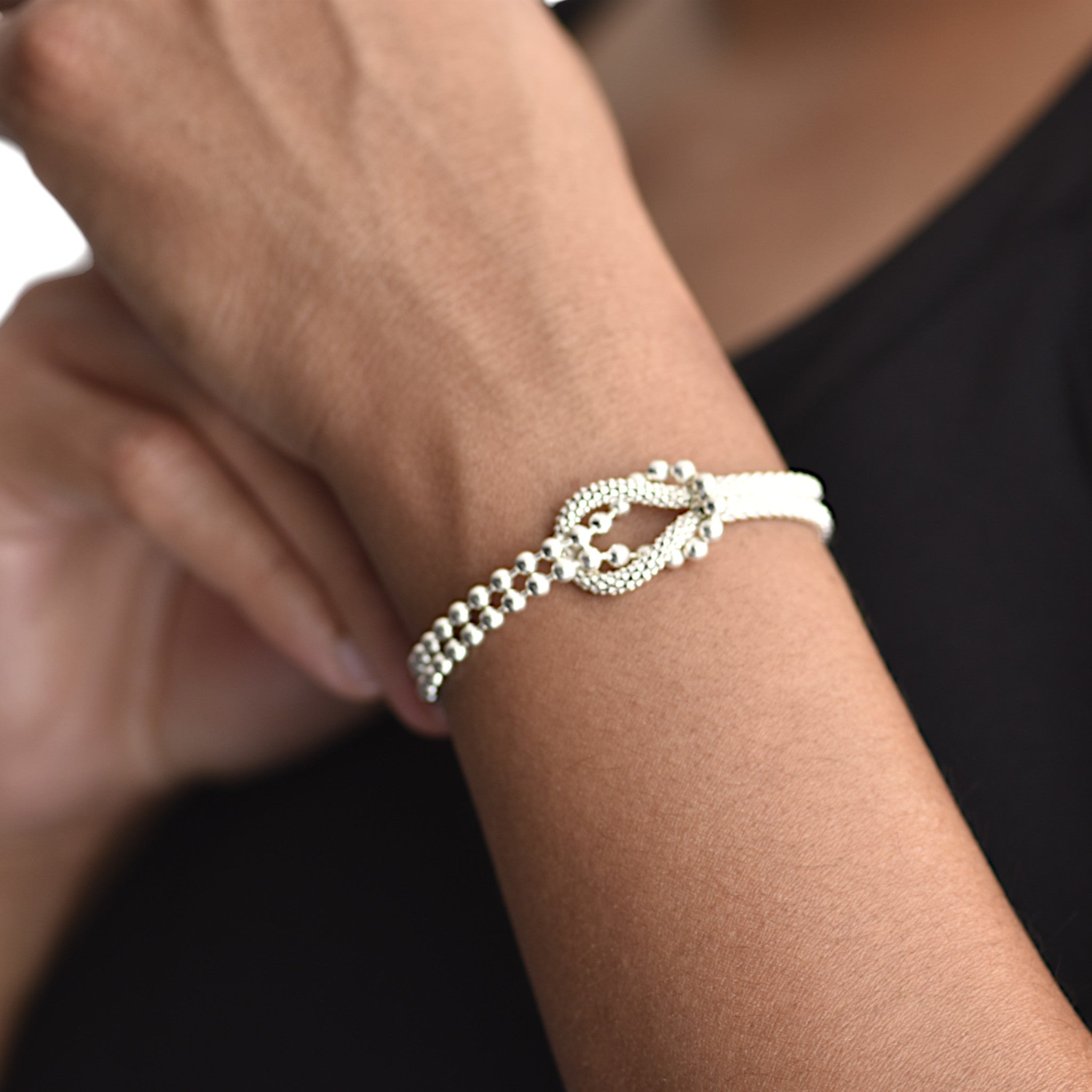 Bold Knot Design Bracelet3