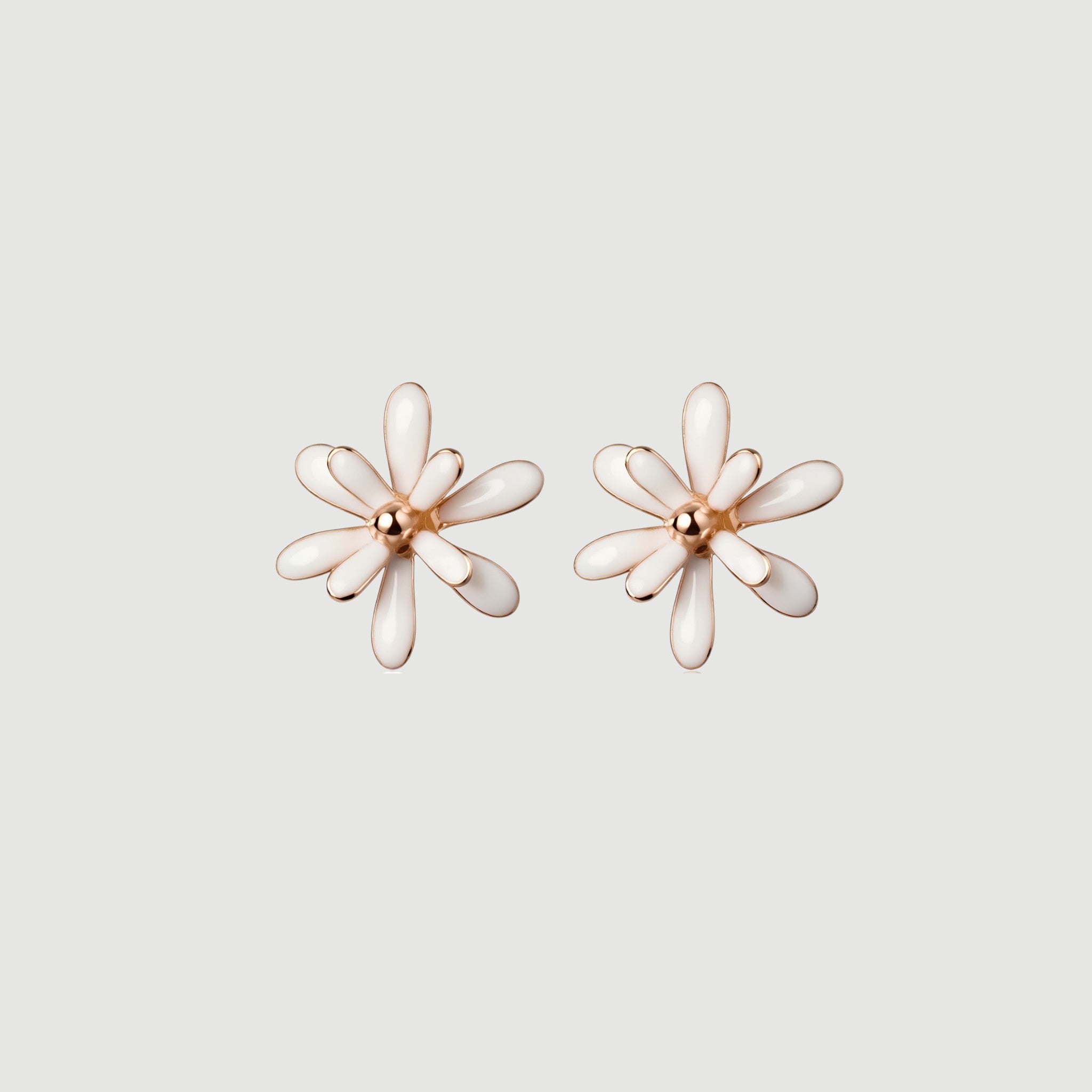 Flower-shaped earrings in sterling silver