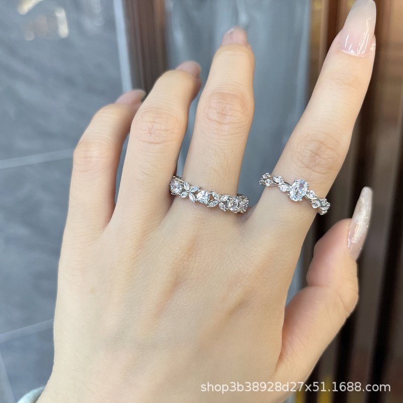 Four Leaves Baguette Ring3