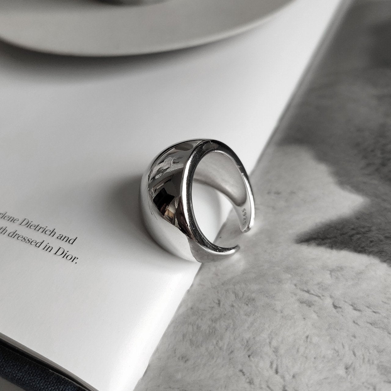 Glossy Spherical Open Ring3