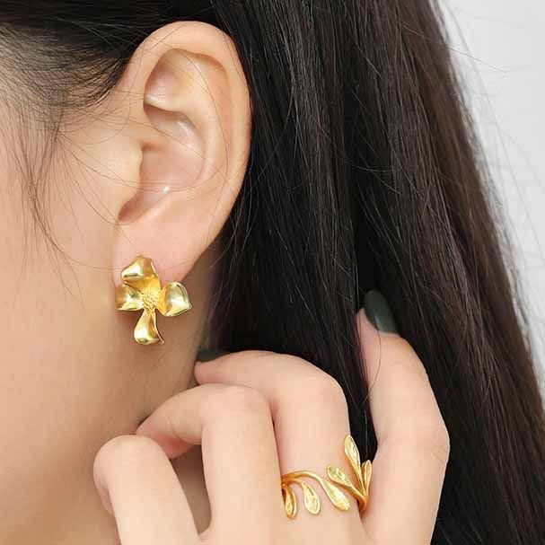 Gold Floral Stud Earrings4