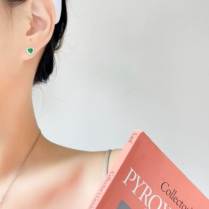 Green Heart Stud Earrings3