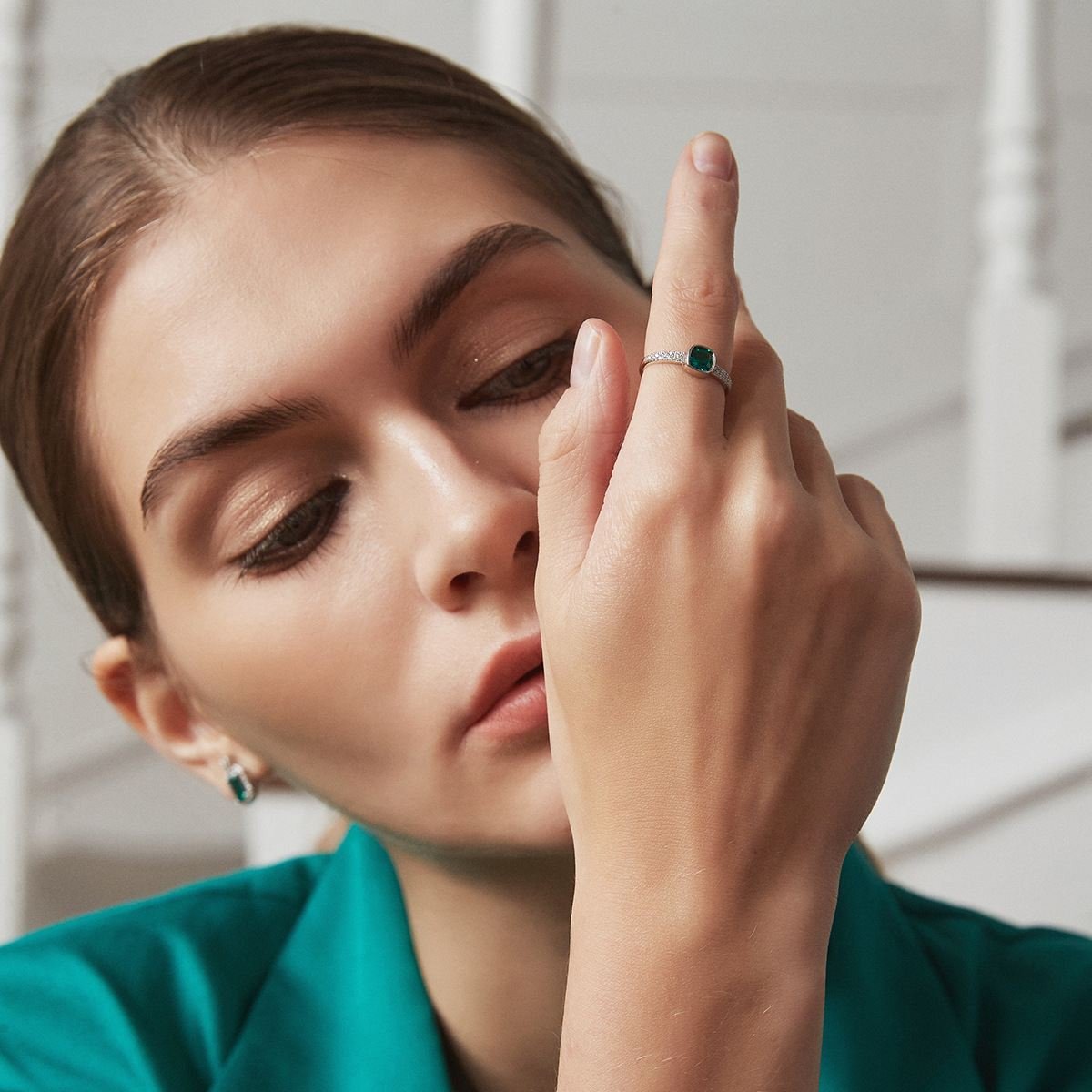 Emerald Gemstone Ring in sterling silver 4