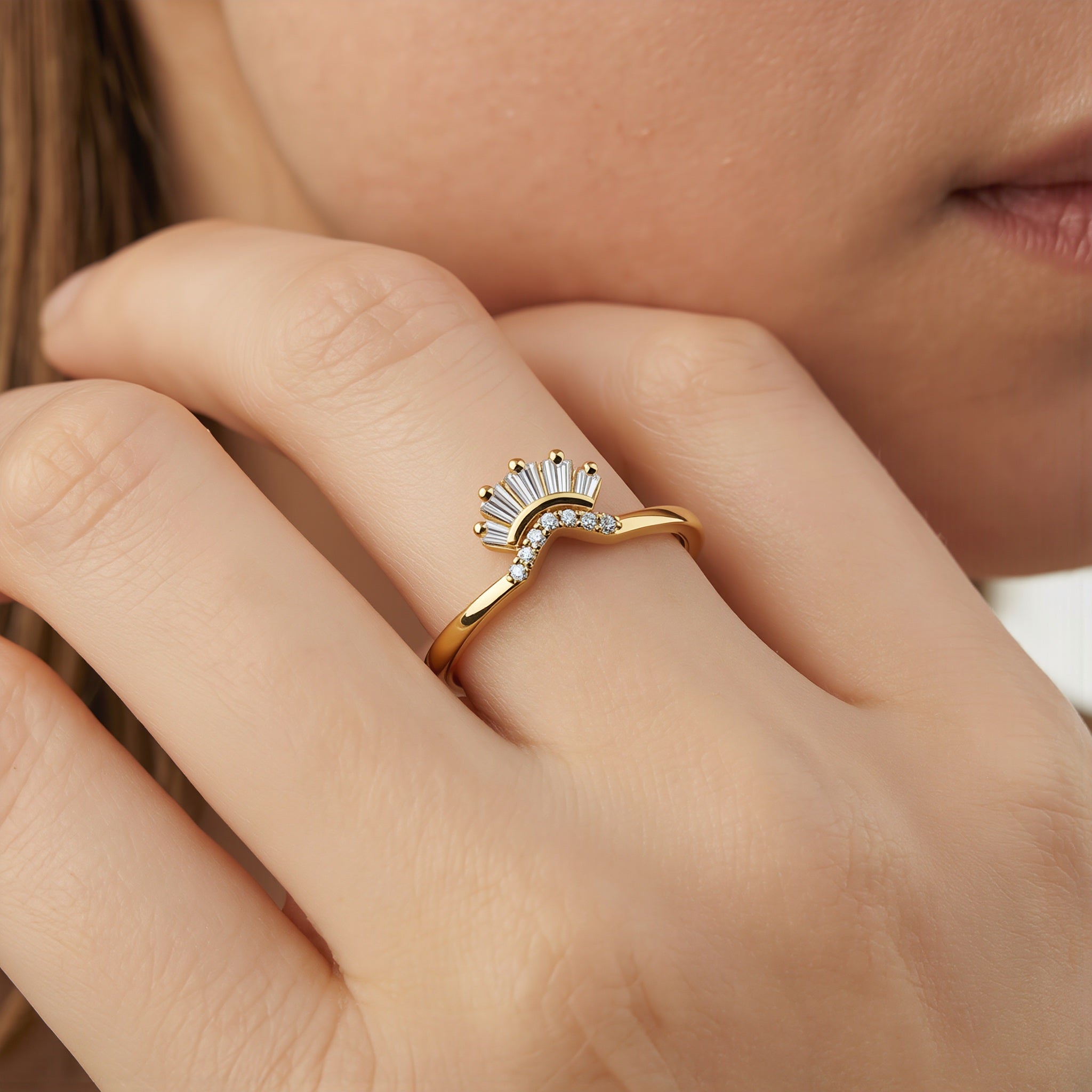 Amara Jewels gold-plated 925 sterling silver ring with fan-shaped crystal detail. Adjustable.