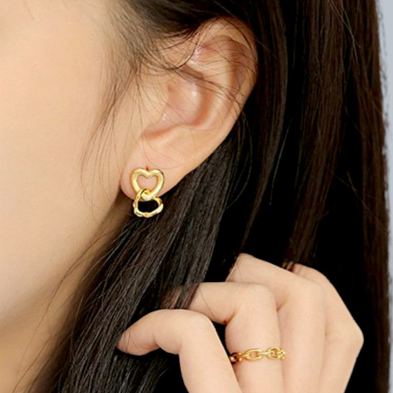 Amara Jewels gold-vermeil sterling silver interlocking heart earrings with textured and polished finishes.
