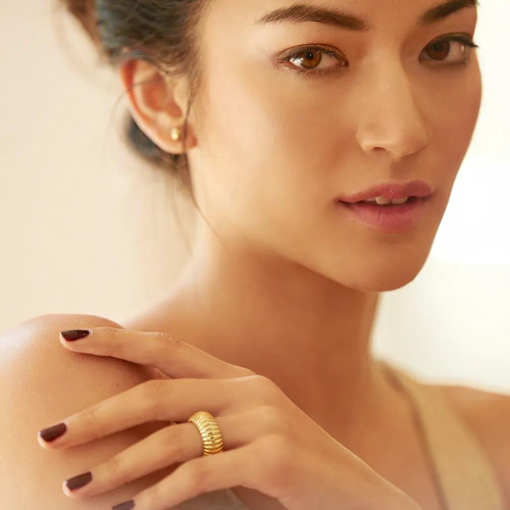 Amara Jewels gold-plated 925 sterling silver ribbed statement ring with adjustable fit.