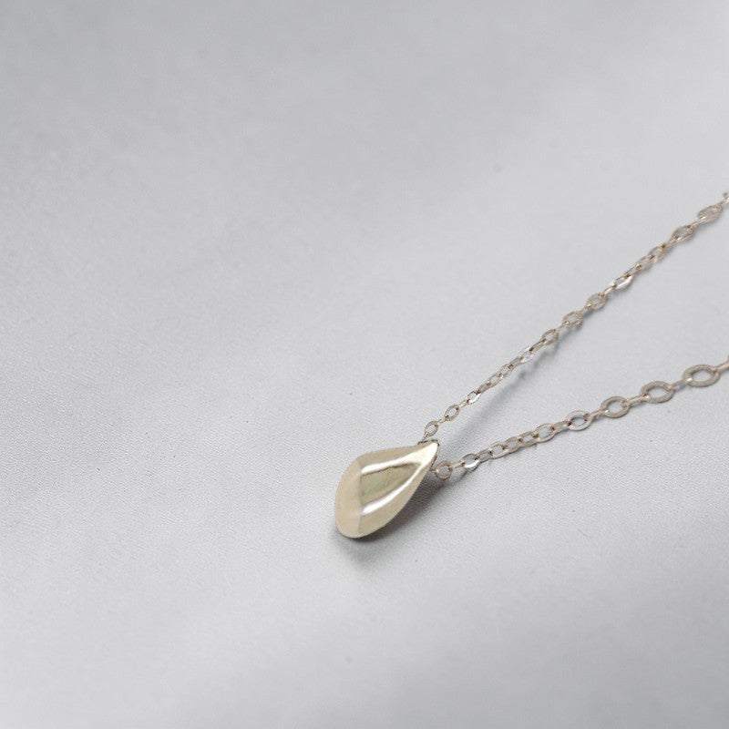 Amara Jewels gold-tone sterling silver teardrop pendant necklace with a dainty chain. Minimalist jewelry.