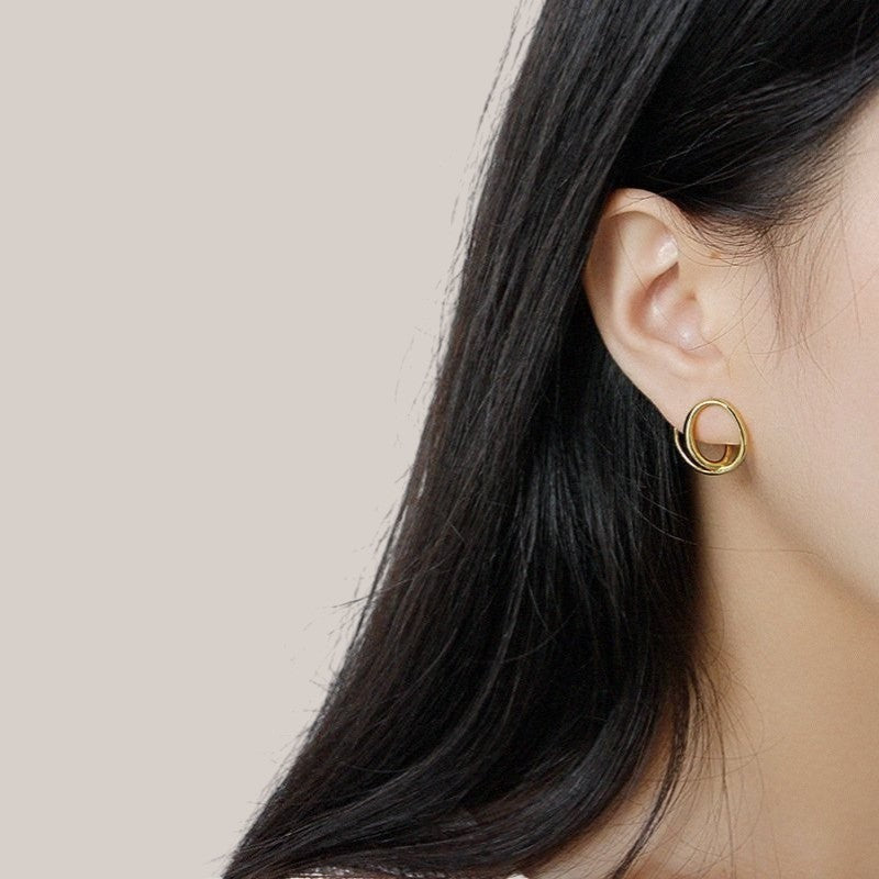 Amara Jewels gold-plated 925 sterling silver twisted hoop earrings with open-hoop design.