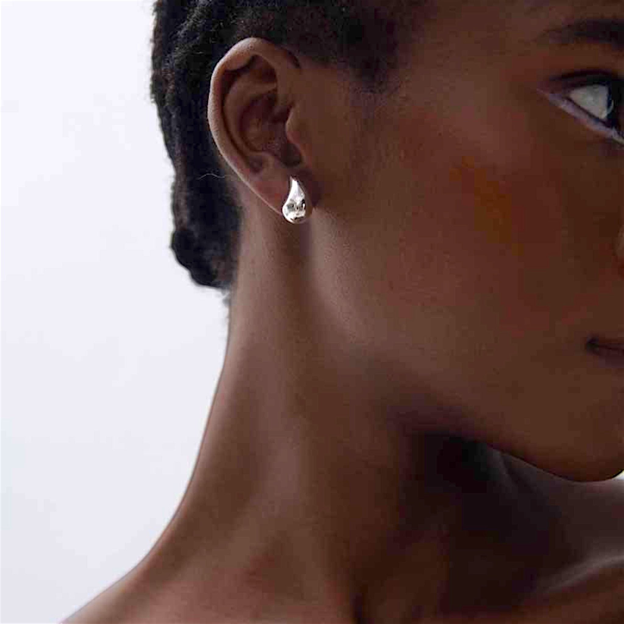 Amara Jewels polished sterling silver waterdrop stud earrings with a modern teardrop shape.