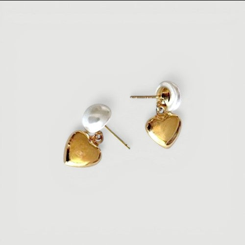 Amara Jewels gold-plated sterling silver earrings with pearl and heart charm. Romantic drop earrings.