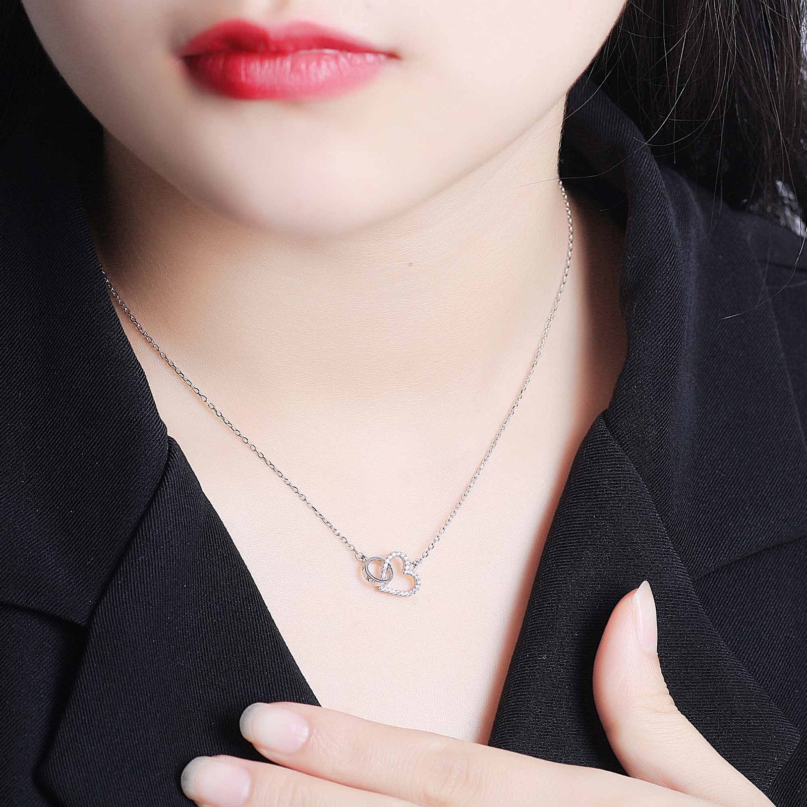 Heart Circle Linked Necklace in sterling silver 4