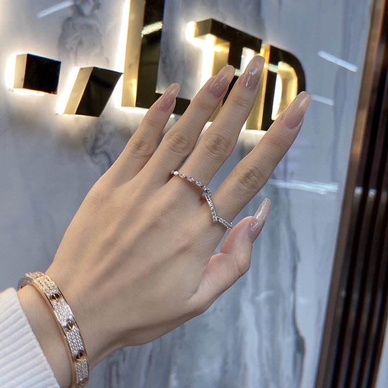 V-Shape Pave Ring3