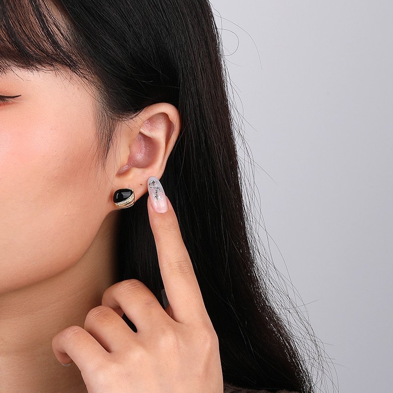 Black Enamel Stud Earrings3