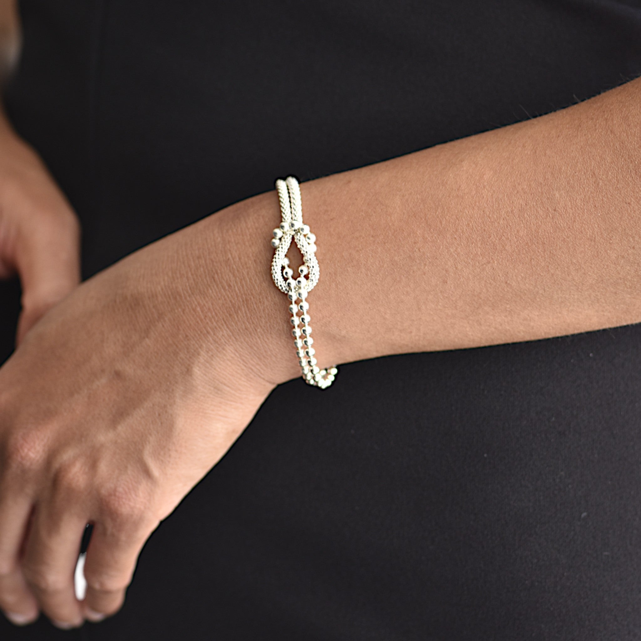 Bold Knot Design Bracelet2