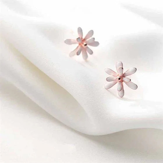 Flower-shaped earrings in sterling silver
