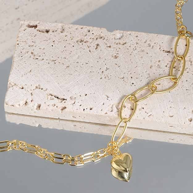 Heart charm bracelet crafted from 925 sterling silver and plated in 18K yellow gold 6