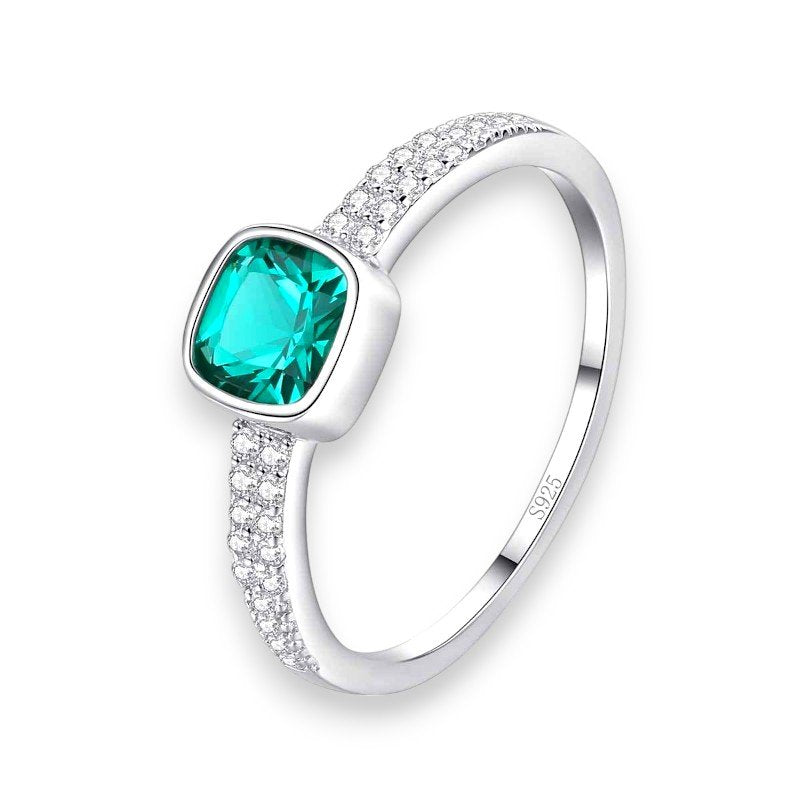 Emerald Gemstone Ring in sterling silver 1
