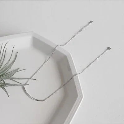 Amara Jewels minimalist 925 sterling silver curved bar necklace with polished silver tone.