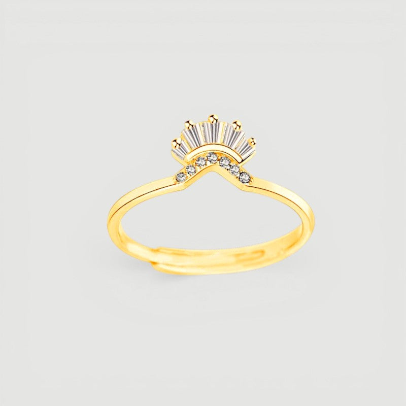 Amara Jewels gold-plated 925 sterling silver ring with fan-shaped crystal detail. Adjustable.