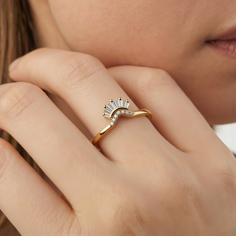 Amara Jewels gold-plated 925 sterling silver ring with fan-shaped crystal detail. Adjustable.