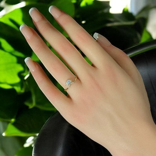 Amara Jewels gold-plated 925 sterling silver ring with fan-shaped crystal detail. Adjustable.