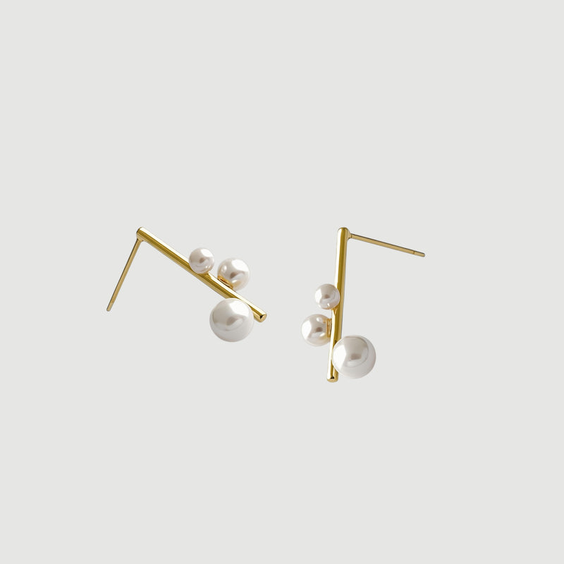 amara-jewels-gold-pearl-earrings-geometric-bar-3