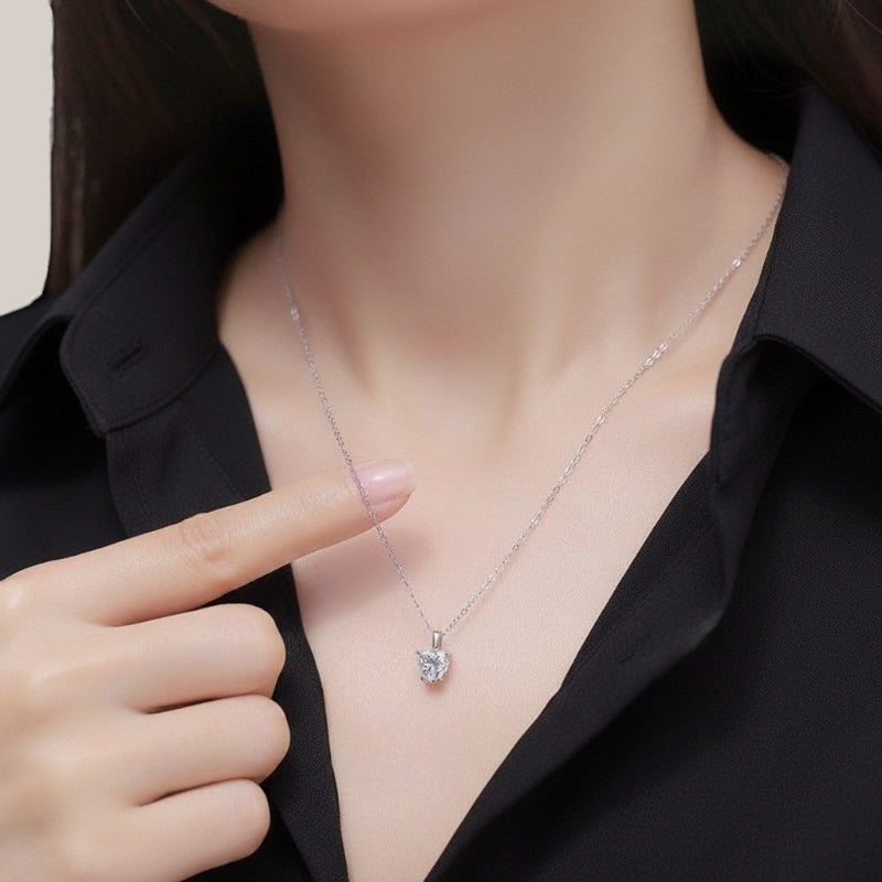 Amara Jewels Sterling Silver classic design brilliant Heart-Shaped Crystal Pendant Necklace.