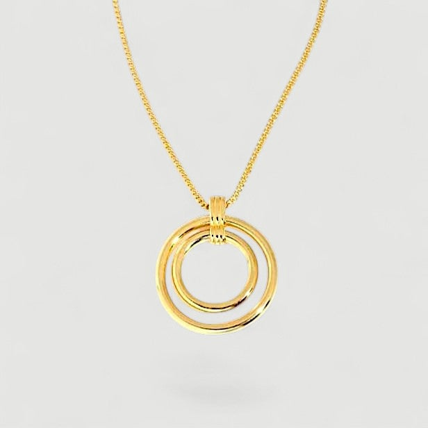 Amara Jewels 18K yellow gold plated sterling silver interlocking circle pendant necklace.