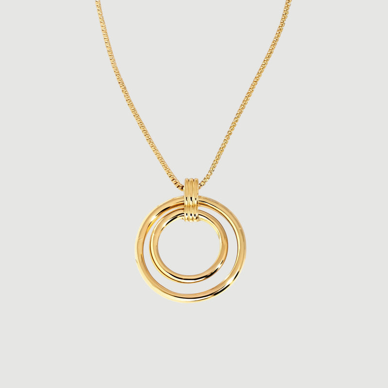Amara Jewels 18K yellow gold plated sterling silver interlocking circle pendant necklace.