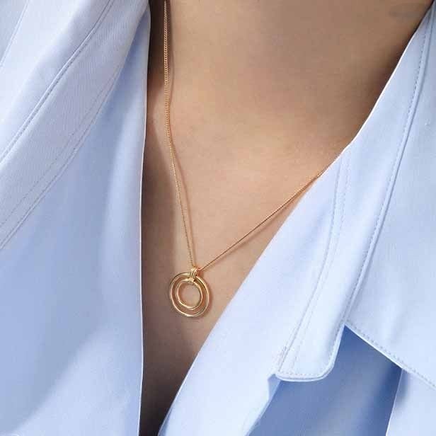 Amara Jewels 18K yellow gold plated sterling silver interlocking circle pendant necklace.