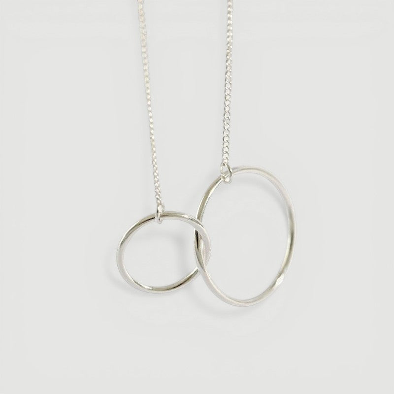 Amara Jewels elegant interlocking circles necklace in polished sterling silver.